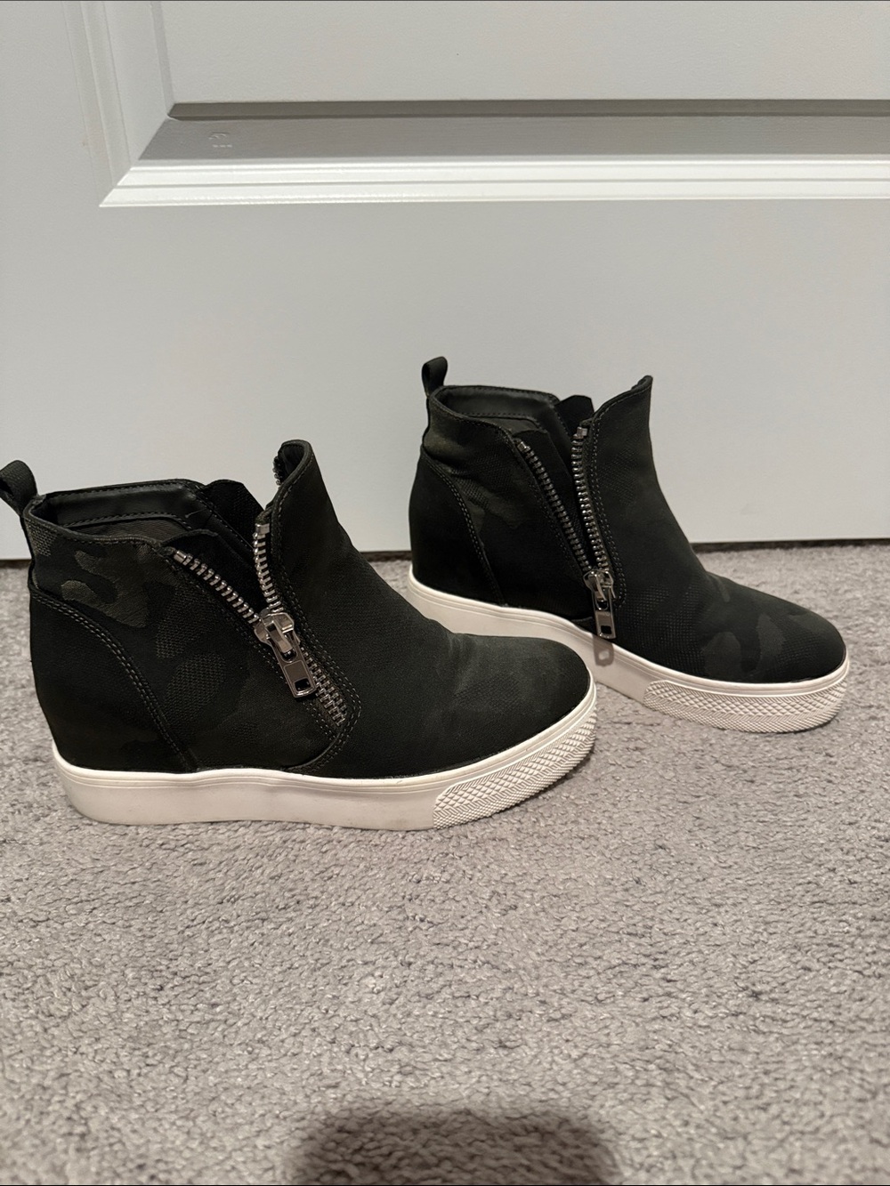Steve Madden Olive Green Camouflage Wedge Sneakers - Picture 3 of 4